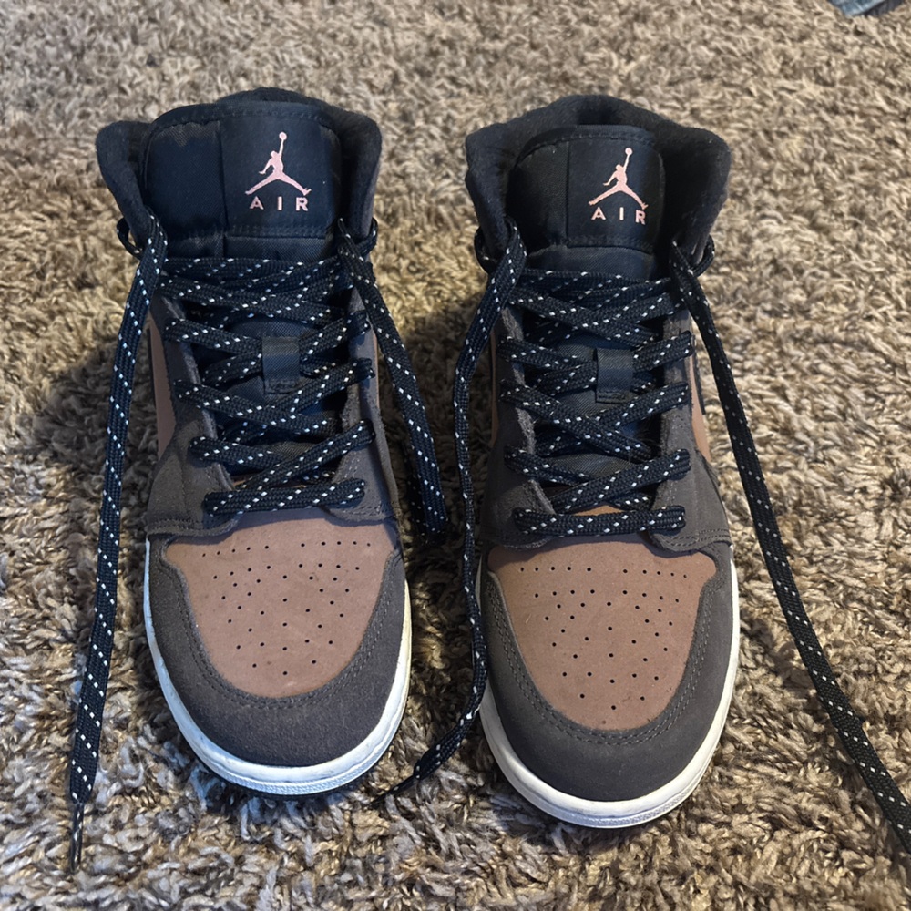 Size 6.5 - Air Jordan 1 SE Mid Dark Chocolate